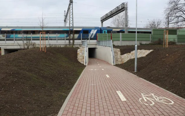 Nový podjezd pod železniční tratí zvyšuje komfort pro cyklisty v Přerově