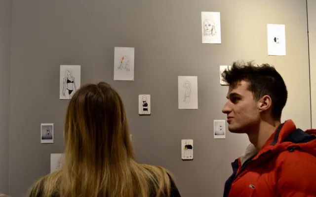 Mezi vystavenými díly byly i různé črty a vytisklé 3D modely