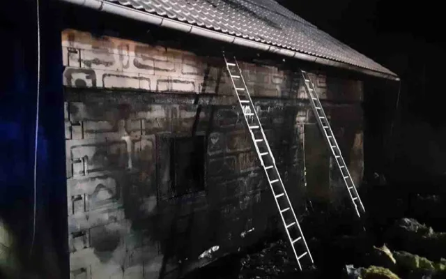 Na Mohelnicku v noci hořel rodinný dům. Kouřem se intoxikovali čtyři lidé