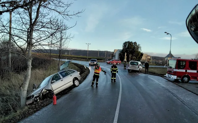 Na D35 u Litovle se zranili tři lidé. Dálnice na Olomouc je po sérii nehod zavřená