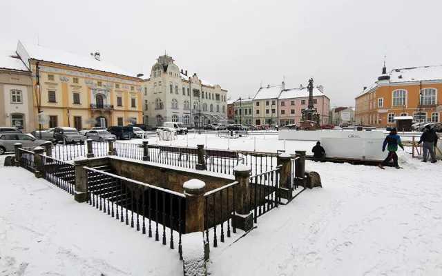 Litovel testuje na náměstí umělé kluziště. Přístupné je po celý den zdarma
