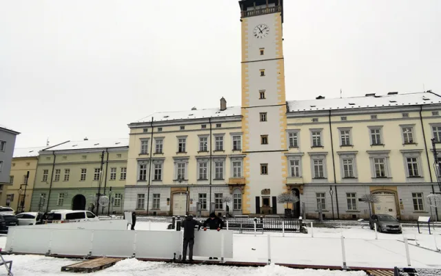 Litovel testuje na náměstí umělé kluziště. Přístupné je po celý den zdarma