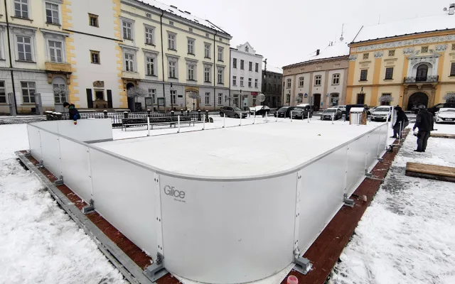 Litovel testuje na náměstí umělé kluziště. Přístupné je po celý den zdarma