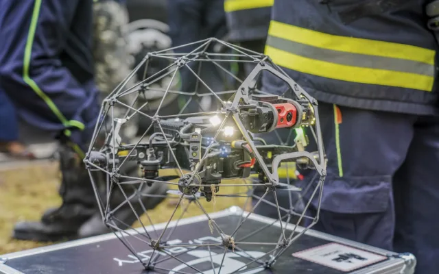 FOTOGALERIE: Hasiči hledali zavalené vojáky se speciálním dronem. U hranic proběhlo rozsáhlé cvičení