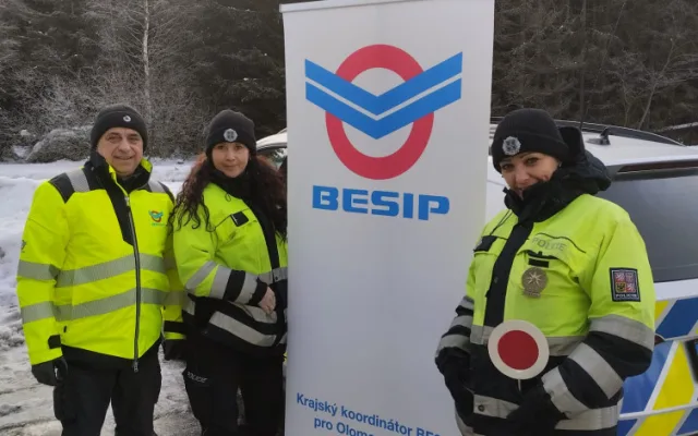Na Skřítku dnes policisté kontrolovali zimní výbavu. Co v ní nesmí chybět?