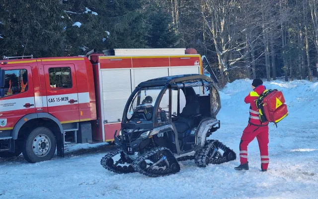 Nová čtyřkolka se během křtu zapojila i do záchranné akce
