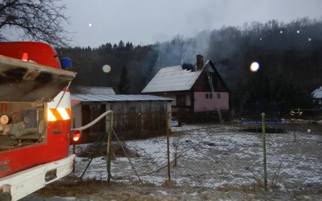 V Bedřichově na Šumpersku hořela střecha a podkroví rodinného domu, škoda bude přes milion
