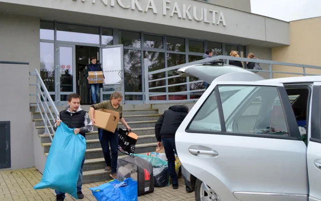 Student olomouckých práv vozí pomoc vojákům na Ukrajinu. Chystá i hygienický kamion