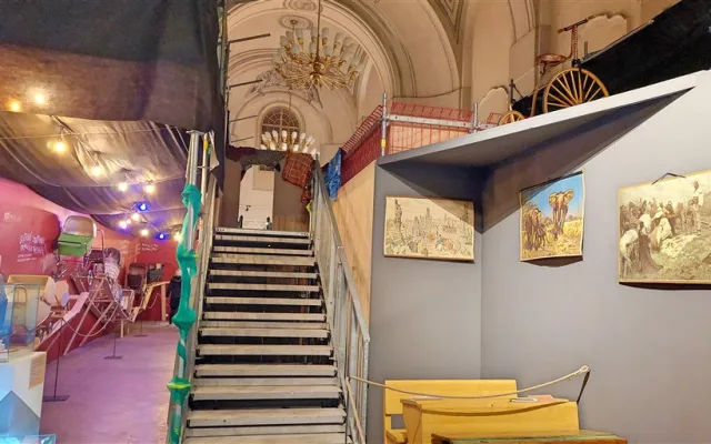Vlastivědné muzeum znovu otevírá výstavu Dětský svět. Praskliny ve stropě zabezpečilo sítěmi