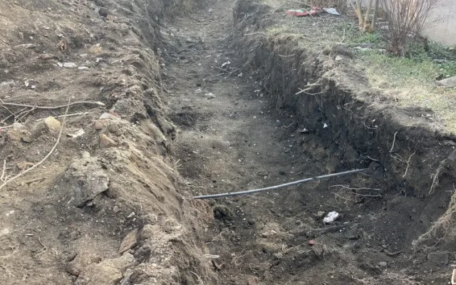 Dělník překopl krumpáčem vysokonapěťový kabel. Přes pět tisíc domácností ze Šternberka bylo bez elektřiny