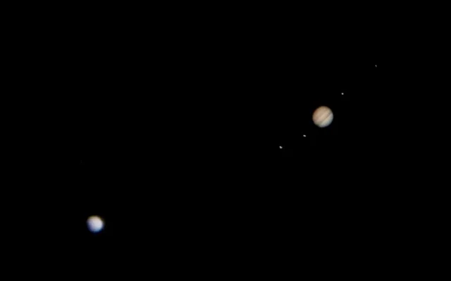 Lidé fotografovali nevšední úkaz nad Olomoucí, konjukci Venuše a Jupiteru. Vidět bude i dnes večer