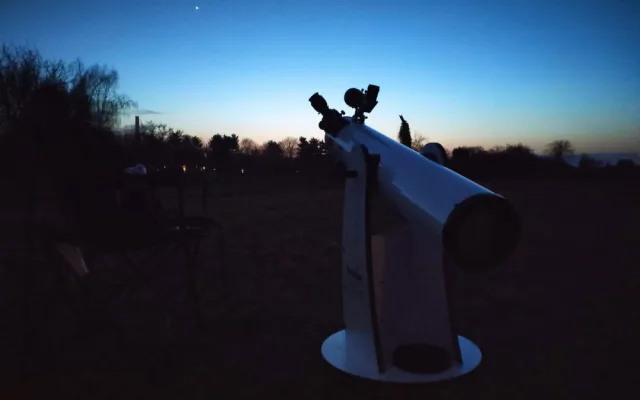 Lidé fotografovali nevšední úkaz nad Olomoucí, konjukci Venuše a Jupiteru. Vidět bude i dnes večer