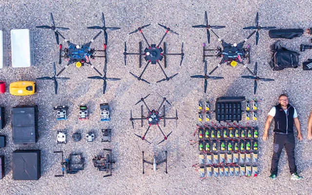 (NE)OBYČEJNÍ: Od pokusů z dílny až k oscarovému filmu. Dronaři z Hané se vznáší na top úrovni