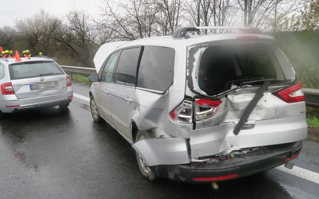Nepozornost před uzavírkou. Nehody přidělávají vrásky řidičům na opravované dálnici D46