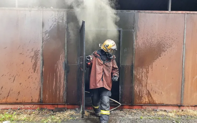VIDEO: Trénink v ohnivém pekle. Hasiči z Hané ukázali unikátní záběry z flashover kontejneru