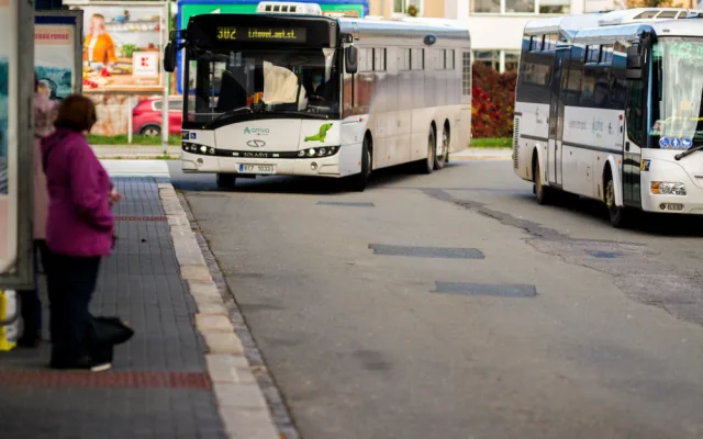 Jízda veřejnou dopravou je teď v Olomouckém kraji jednodušší. A bude také rychlejší