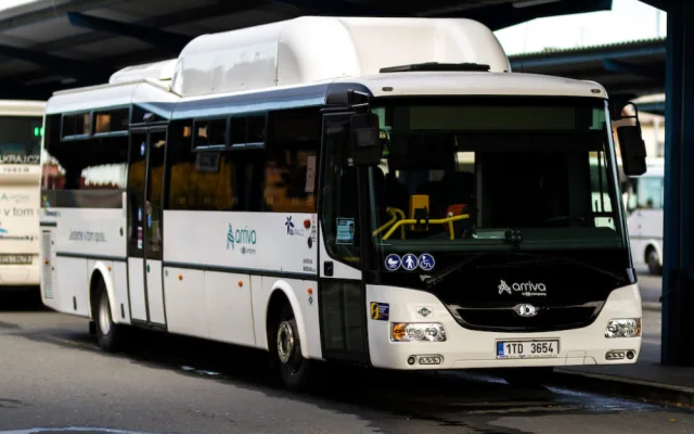Jízda veřejnou dopravou je teď v Olomouckém kraji jednodušší. A bude také rychlejší