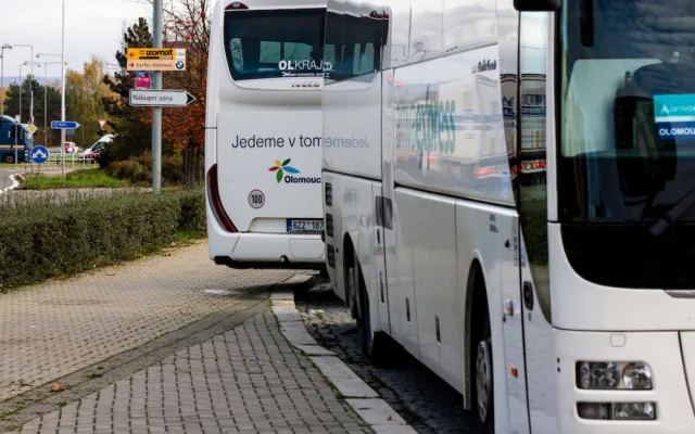 Jízda veřejnou dopravou je teď v Olomouckém kraji jednodušší. A bude také rychlejší