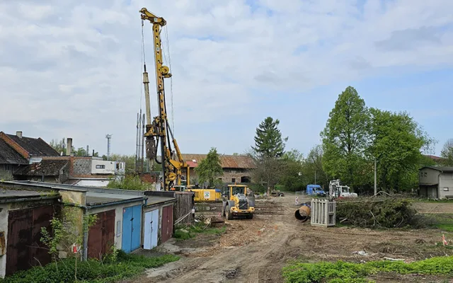 Demolice kvůli D1. Domy i šatny Sokola v Dluhonicích ustoupily stavbě dálnice