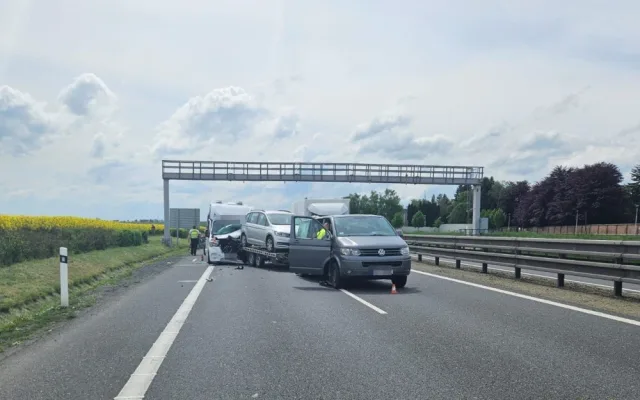 Řetězová nehoda u Prostějova zavřela dálnici na Olomouc, policisté odklání dopravu do města