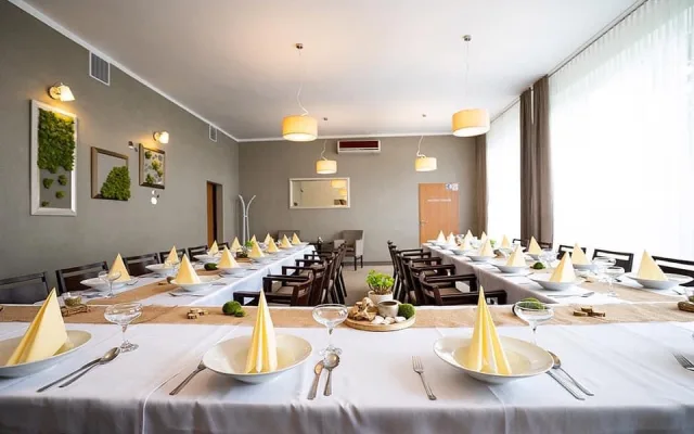 Kvalitní poctivá kuchyně, prostory pro jakoukoliv akci a kompletní servis. To je prostějovská restaurace U Tří bříz