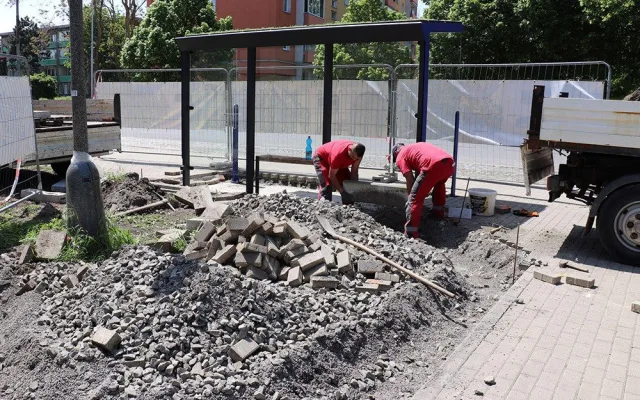 Nový přístřešek se zahalí do zelené. Autobusová zastávka v Přerově se mění podle občanské ankety