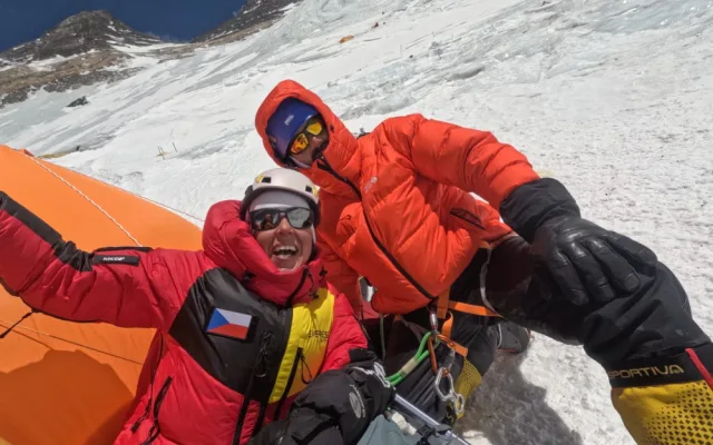 Lékařka Eva Perglerová úspěšně zdolala nejvyšší horu světa Mount Everest jako teprve třetí Češka