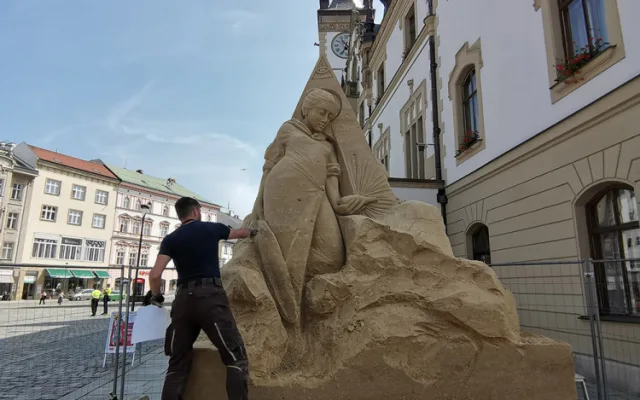 Koncerty, netradiční vyhlídky i science show. Olomouc chystá Svátky města