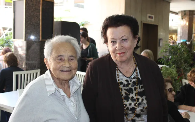 Ruth Federmannová (vpravo) se sestřenicí Maud