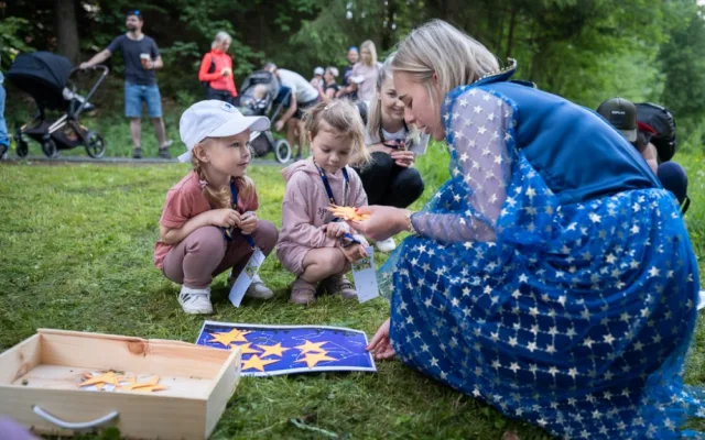 TIP NA VÍKEND: Ve Velkých Karlovicích na děti čeká Pohádková cesta lesem. V okolí je i řada naučných stezek