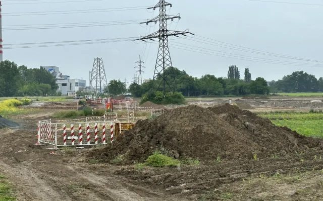 VIDEO: Stavba posledního úseku D1 pokračuje. Kompletně hotové jsou skrývky ornice