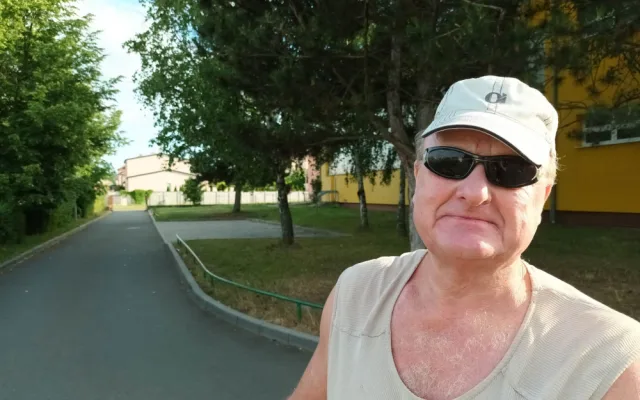 VIDEO: Muž jezdí po Prostějově na kole a zpívá si pro radost. Většinou vzbuzuje úsměvy