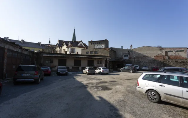 Místo menších bytů kultura či náplavka. Budoucí architekti ukázali možnosti chátrajícího areálu v Litovli