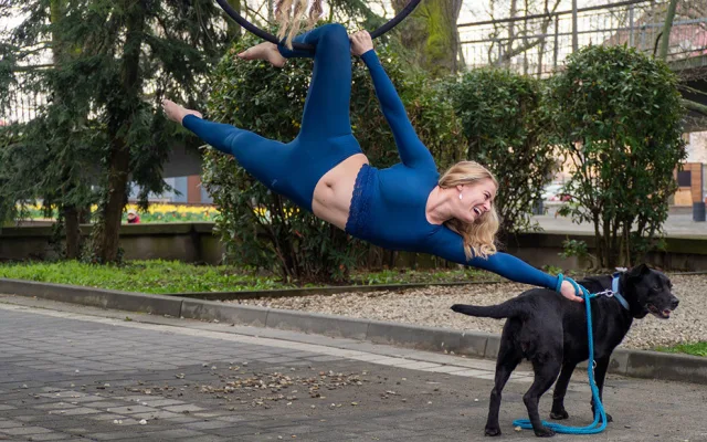 Backstage snímek z focení kalendáře Pole Dogs na rok 2024