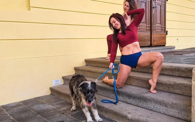 Backstage snímek z focení kalendáře Pole Dogs na rok 2024