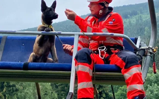 Uvízlý paraglidista a výcvik služebních psů. V Jeseníkách proběhlo mezinárodní cvičení Horské služby