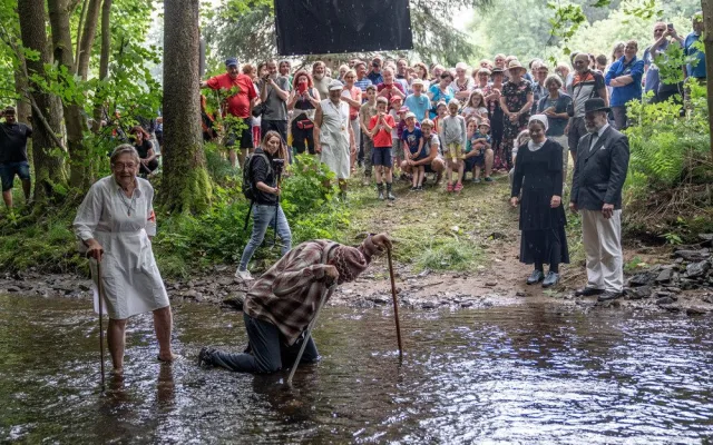 Příznivci Járy Cimrmana otevřeli na Zábřežsku jeho Vodoléčebnou stezku. Má zázračné účinky
