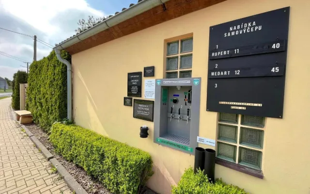 (NE)OBYČEJNÍ: Bývalý starosta Rakové u Konice založil minipivovar, turisty láká na samovýčep a bestro