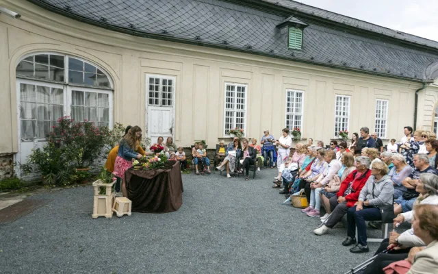 Růže pro dědičku sídla. Zámek v Náměšti na Hané rozkvetl květinovou výstavou
