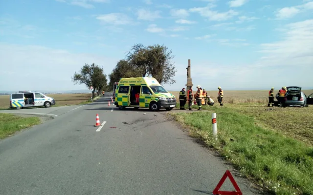 U Němčic nad Hanou se srazila dvě auta. Jsou čtyři zranění, z toho tři děti. Na místo letěl vrtulník