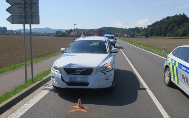 Řidič Volva způsobil v Rapotíně nehodu pěti aut a jedné motorky. Naštěstí to bylo bez zranění