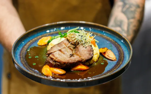 Restaurace Asado grill v centru Olomouce nabídne nové zážitky. Maso a oheň, nerozluční přátelé