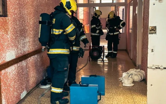 Hasiči likvidovali požár na psychiatrii ve Šternberku. Personál musel evakuovat devět pacientů