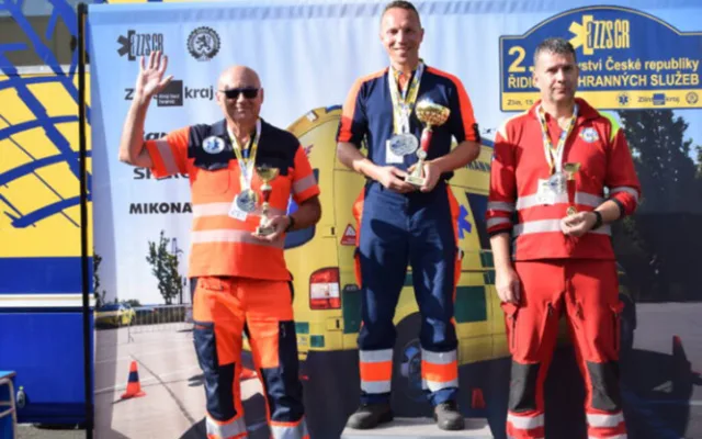 Mistři za volantem sanitky. Tým z Olomouckého kraje vyhrál republikový šampionát řidičů záchranek