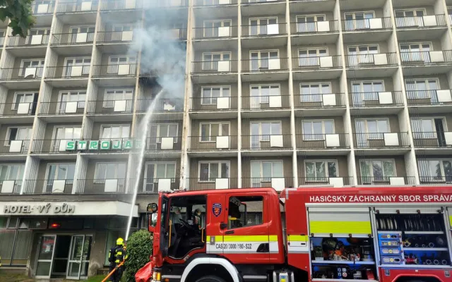 V opuštěném přerovském hotelu Strojař hořelo při armádním cvičení. Událost prověří vojenská policie