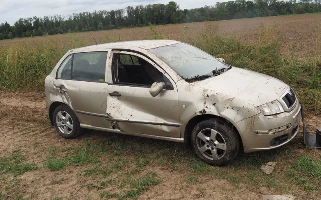 Senior z Olomoucka nechal vyzkoušet auto mladou dívku, z potoka je zachraňovali hasiči