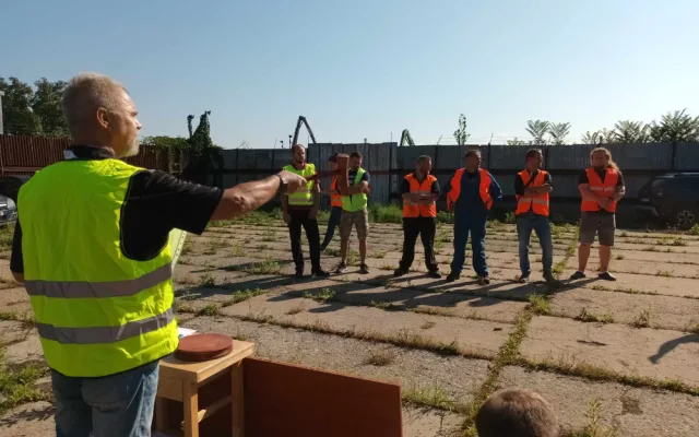 Je libo Opel Astra za dva tisíce pět set korun? Prostějov poprvé dražil vraky aut odtažených z ulic