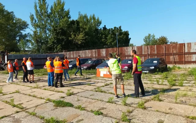 Je libo Opel Astra za dva tisíce pět set korun? Prostějov poprvé dražil vraky aut odtažených z ulic