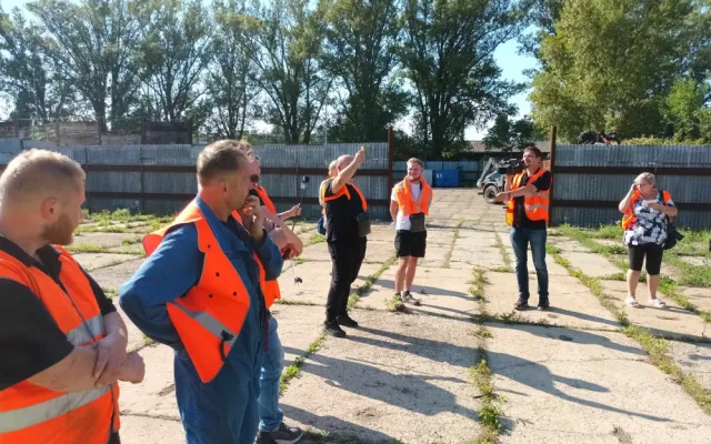Je libo Opel Astra za dva tisíce pět set korun? Prostějov poprvé dražil vraky aut odtažených z ulic
