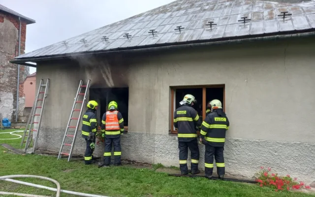 Ve vesnici pod Helfštýnem hořel rodinný dům. Jeden člověk utrpěl popáleniny